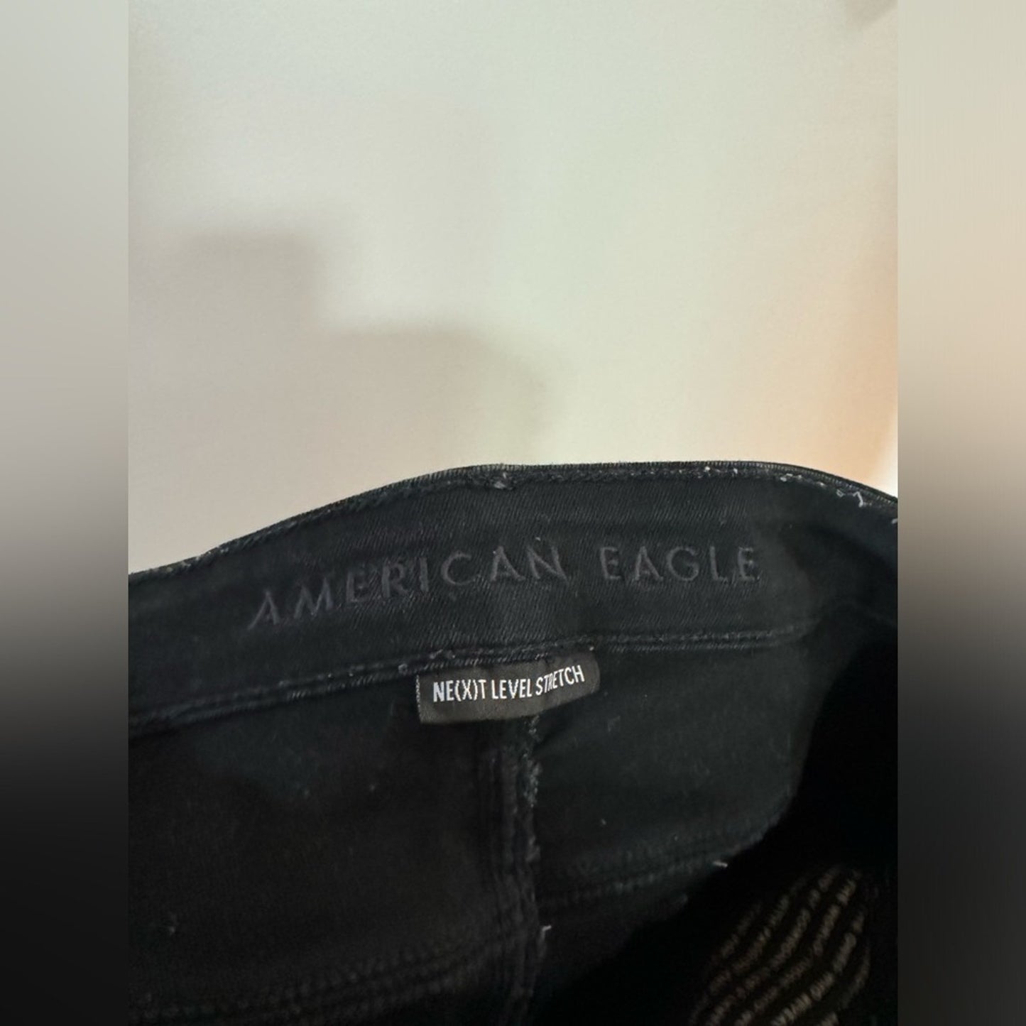 Pre-Owned Size 10 American Eagle Black Hi-Rise Distressed Jegging