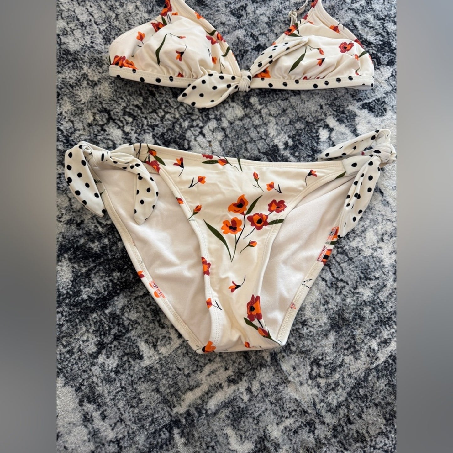 Pre-Owned LG Xhilaration White Floral Print Bikini Top and Bottom Set