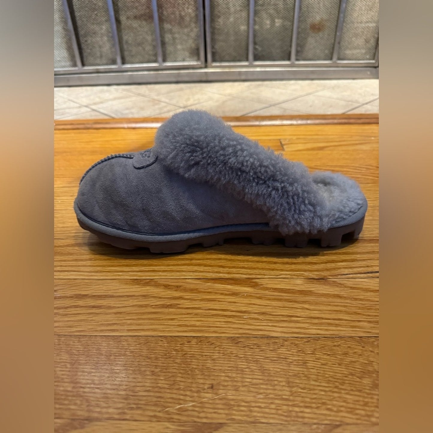 Pre-Owned Size W9 Ugg Light Grey Coquette Slipper