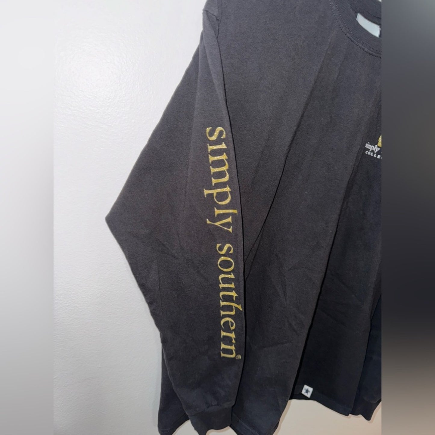 Pre-Owned MD Simply Southern Black Long Sleeve Red/Black/Gold Elephant Shirt