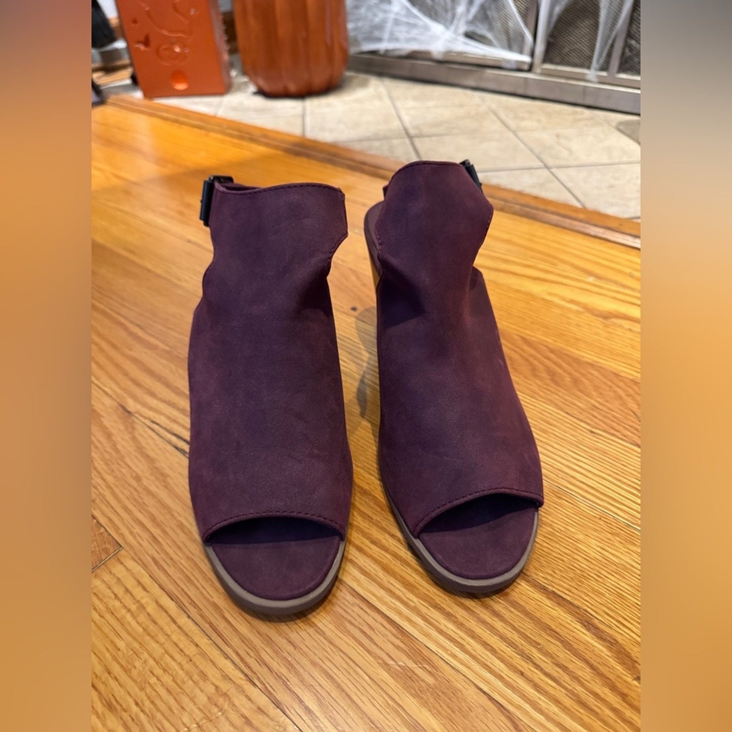 Pre-Owned Size 10 Refresh Maroon Suede Open Toe High Heel