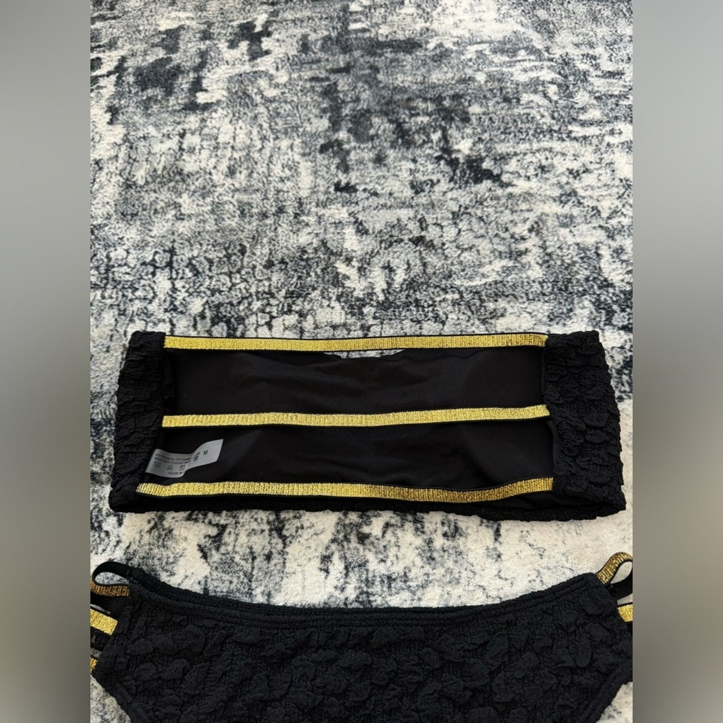 Pre-Owned MD SHEIN Black and Gold Textured Strapless Bikini Top and Bottom Set
