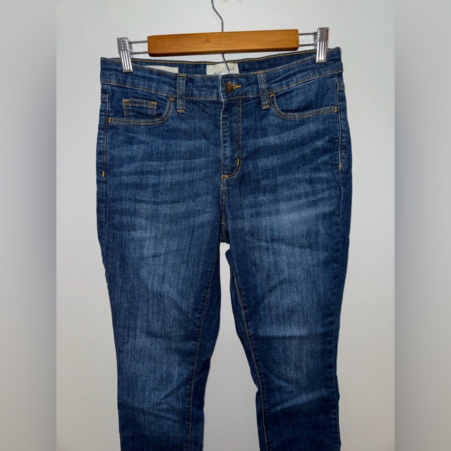 Pre-Owned Size 6 Universal Threads Co Dark Blue Mid Size Skinny Jeans