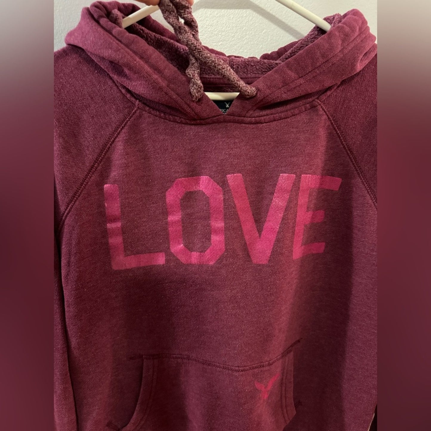Pre-Owned MD American Eagle Burgundy Love Graphic Raglan Hoodie