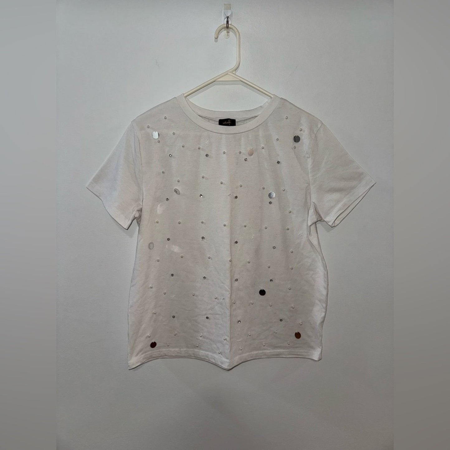 Pre-Owned XL Ontwelfth White Embellished Pearl and Rhinestone T-Shirt