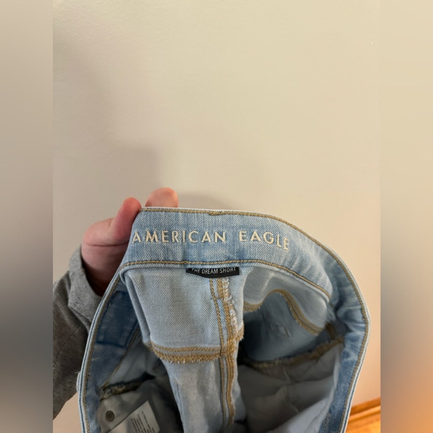 Pre-Owned Size 8 American Eagle Light Blue Distressed Midi Jean Shorts