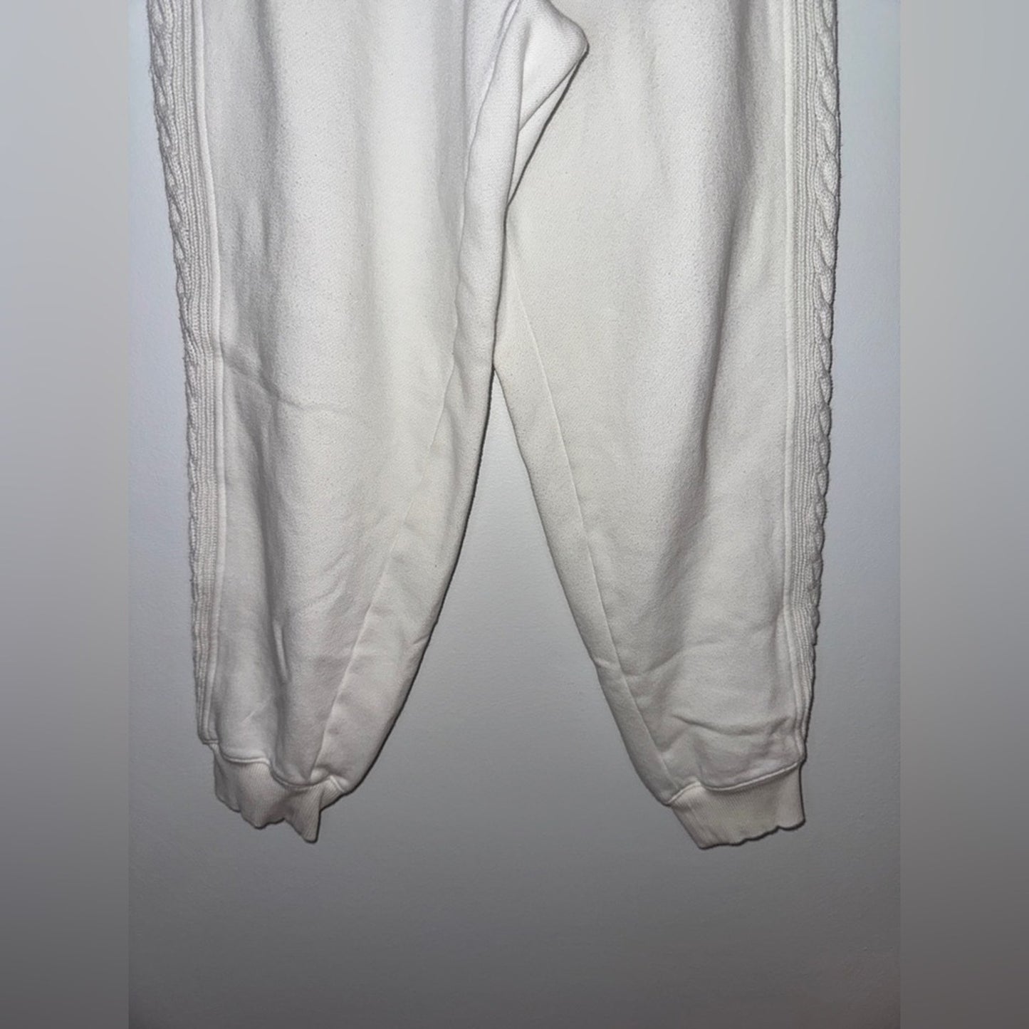 Pre-Owned LG Aerie White Crochet Sweatpants