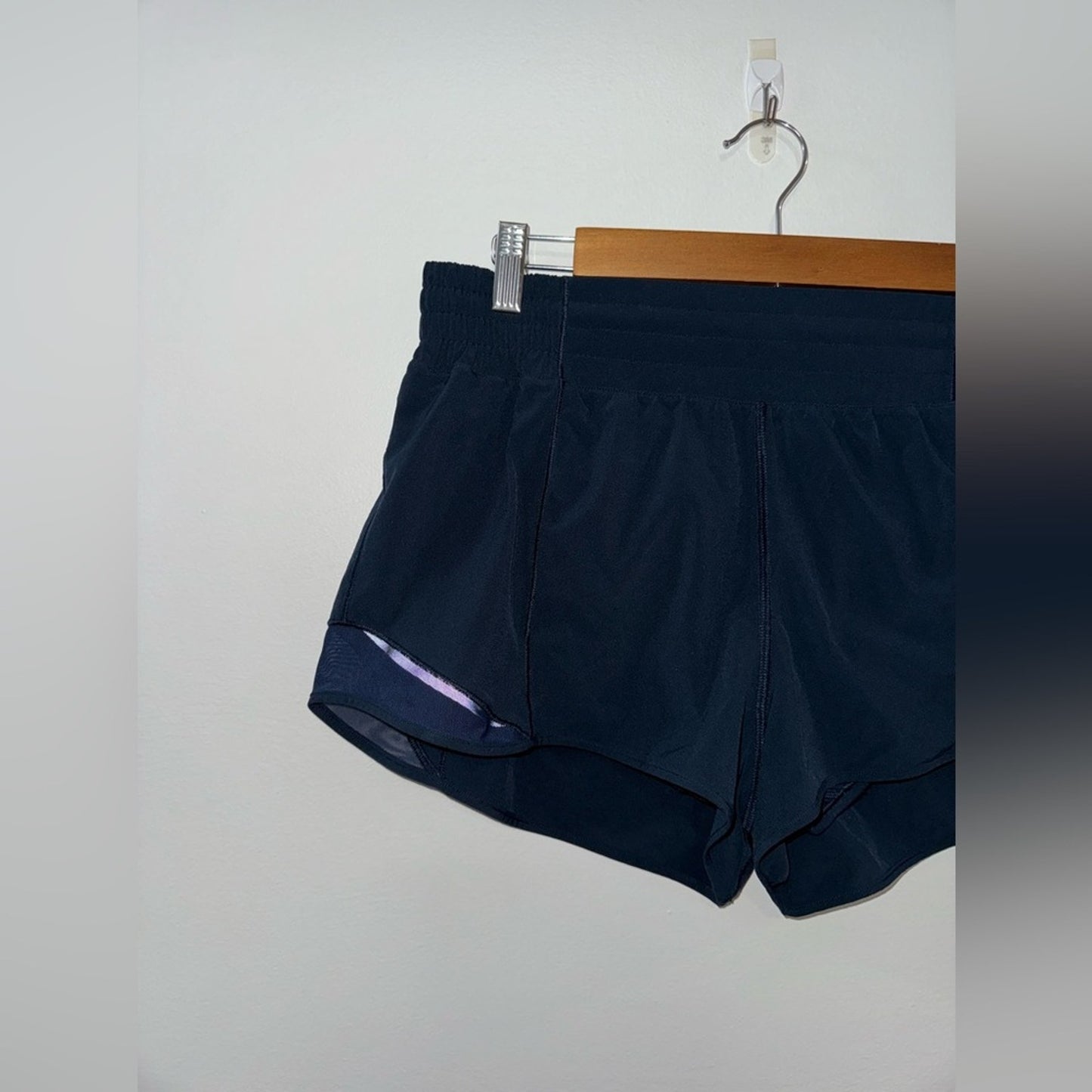 Pre-Owned Size 12 Lululemon Hotty Hot Navy Blue 2.5” short inseam