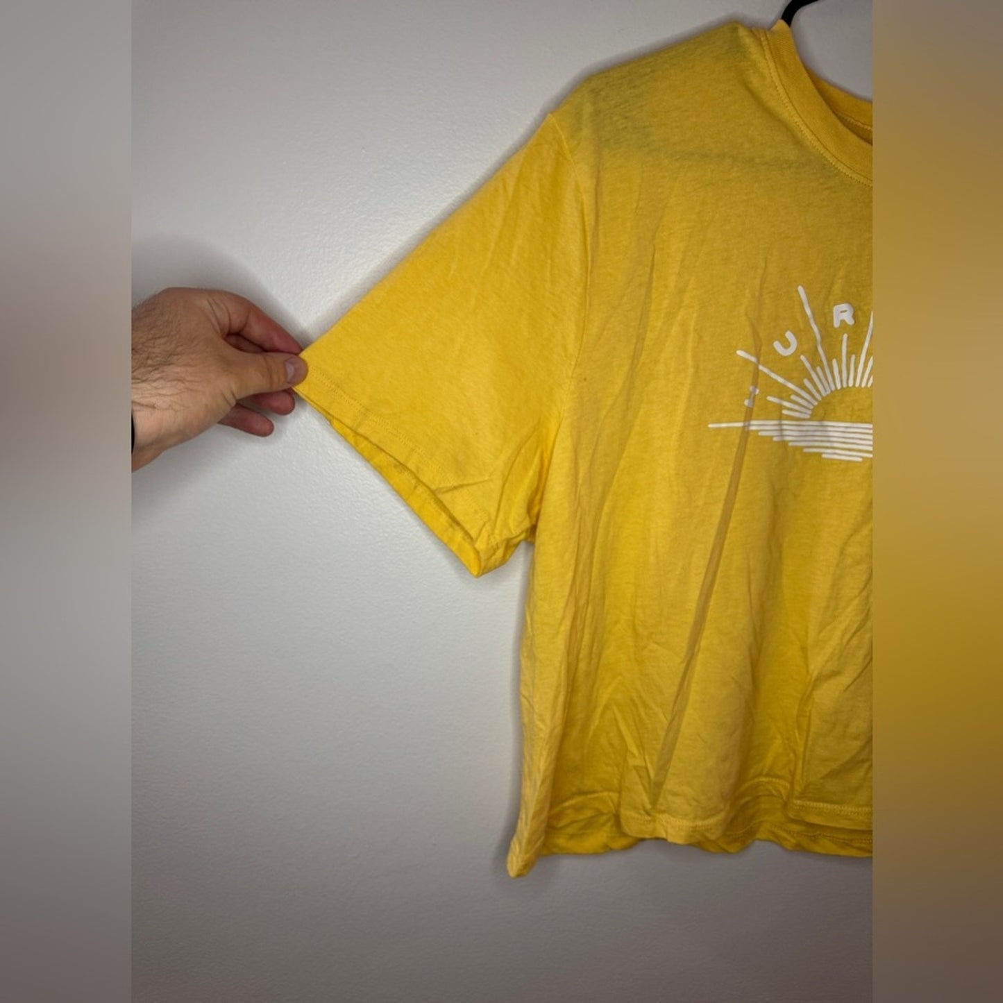Pre-Owned XL Hurley Yellow Sun Graphic T-Shirt