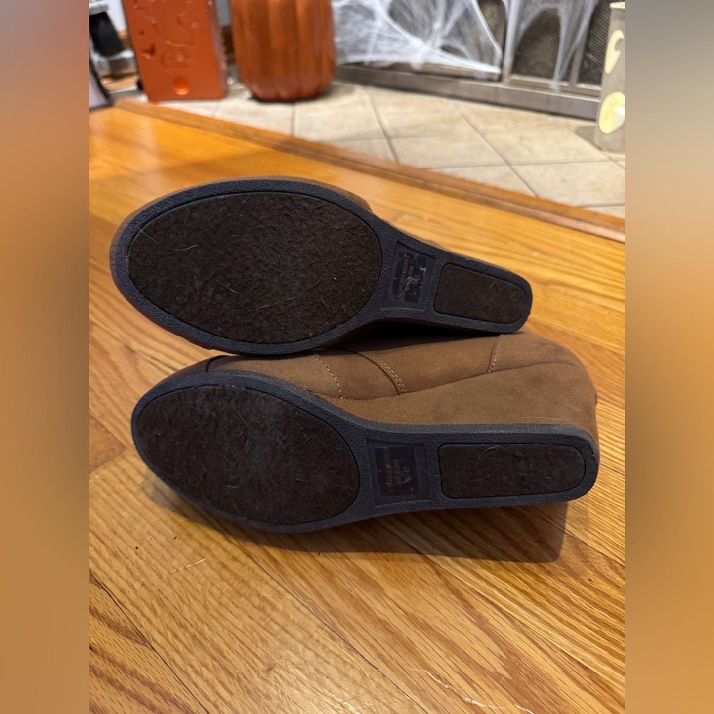 Pre-Owned Size 8/9 Rue 21 Brown Suede Wedge