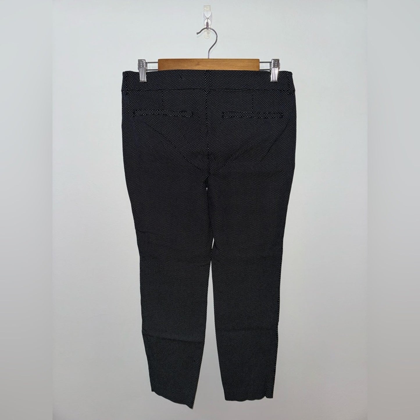 Pre-Owned Size 8 Regular Old Navy Pixie Mid Rise Black and White Pants