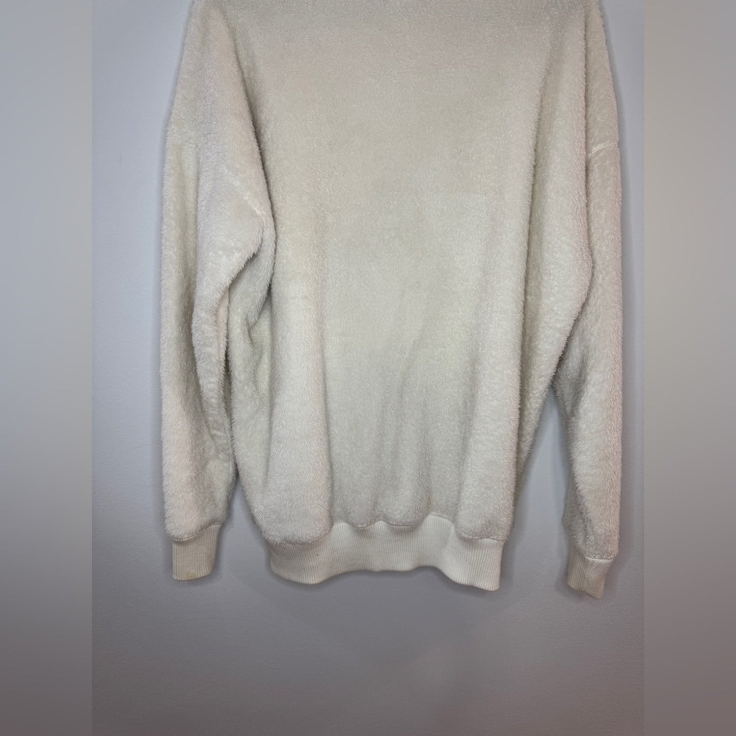 Pre-Owned MD Aerie White Faux Fur Crewneck Shirt