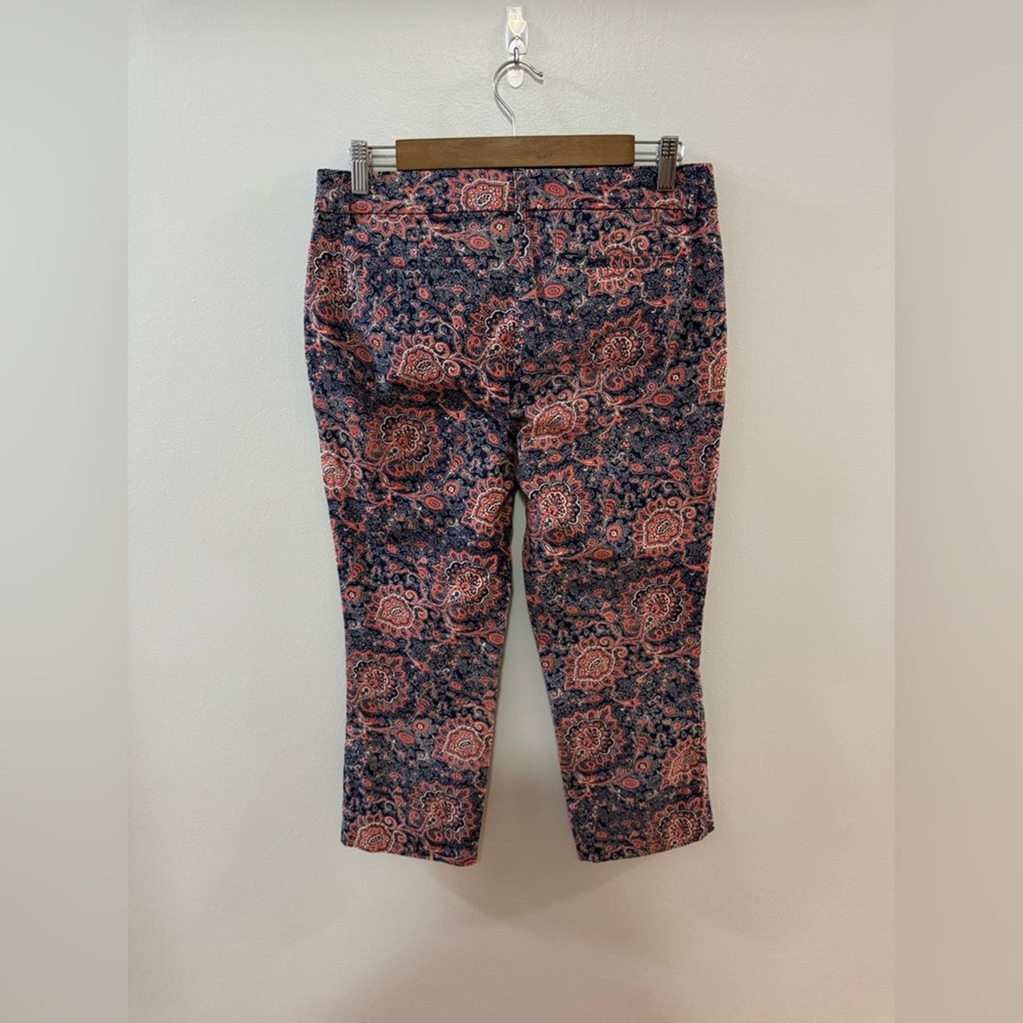 Pre-Owned Size 6 Dalia Navy Blue and Orange Capris