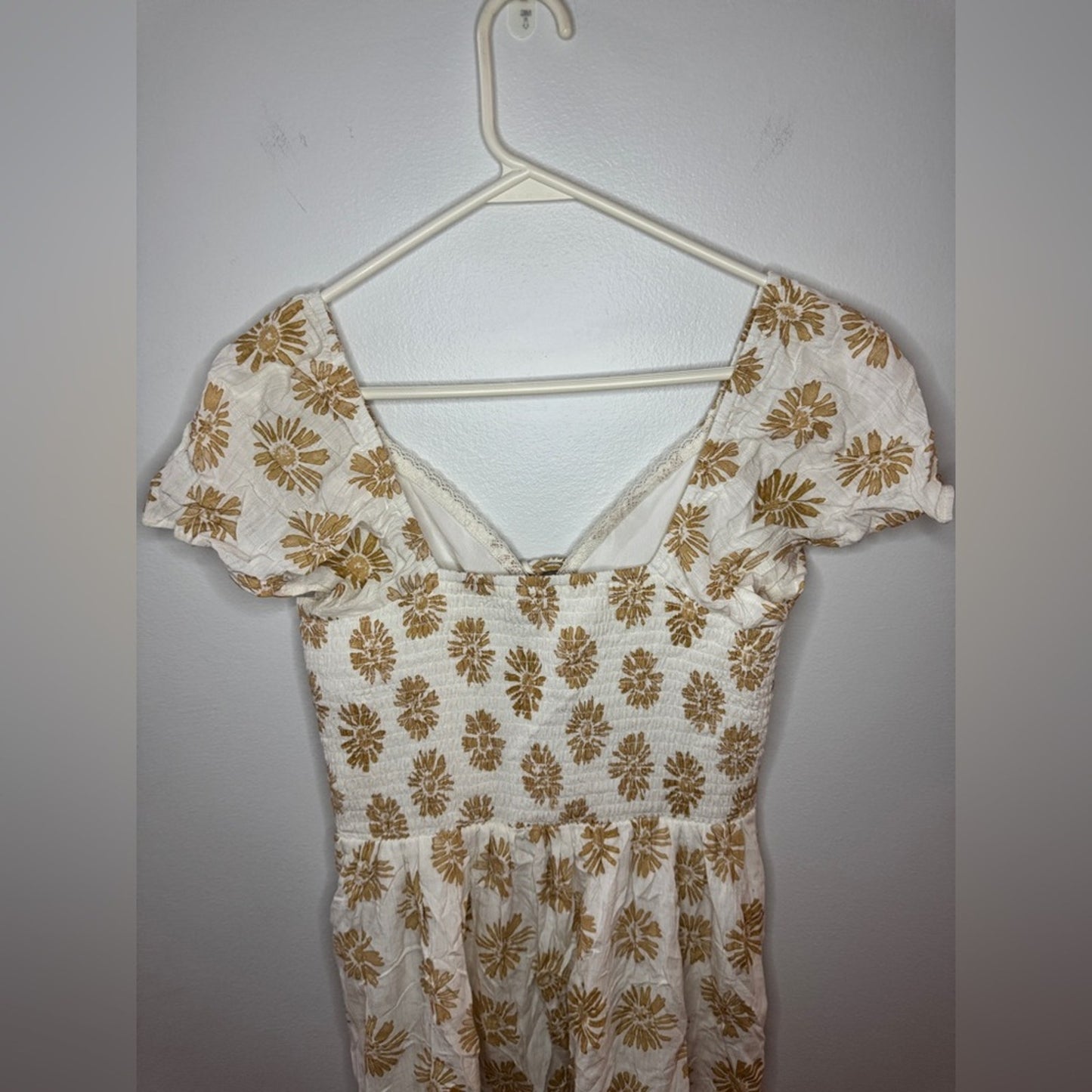 NWOT SM American Eagle White and Green Flower Dress