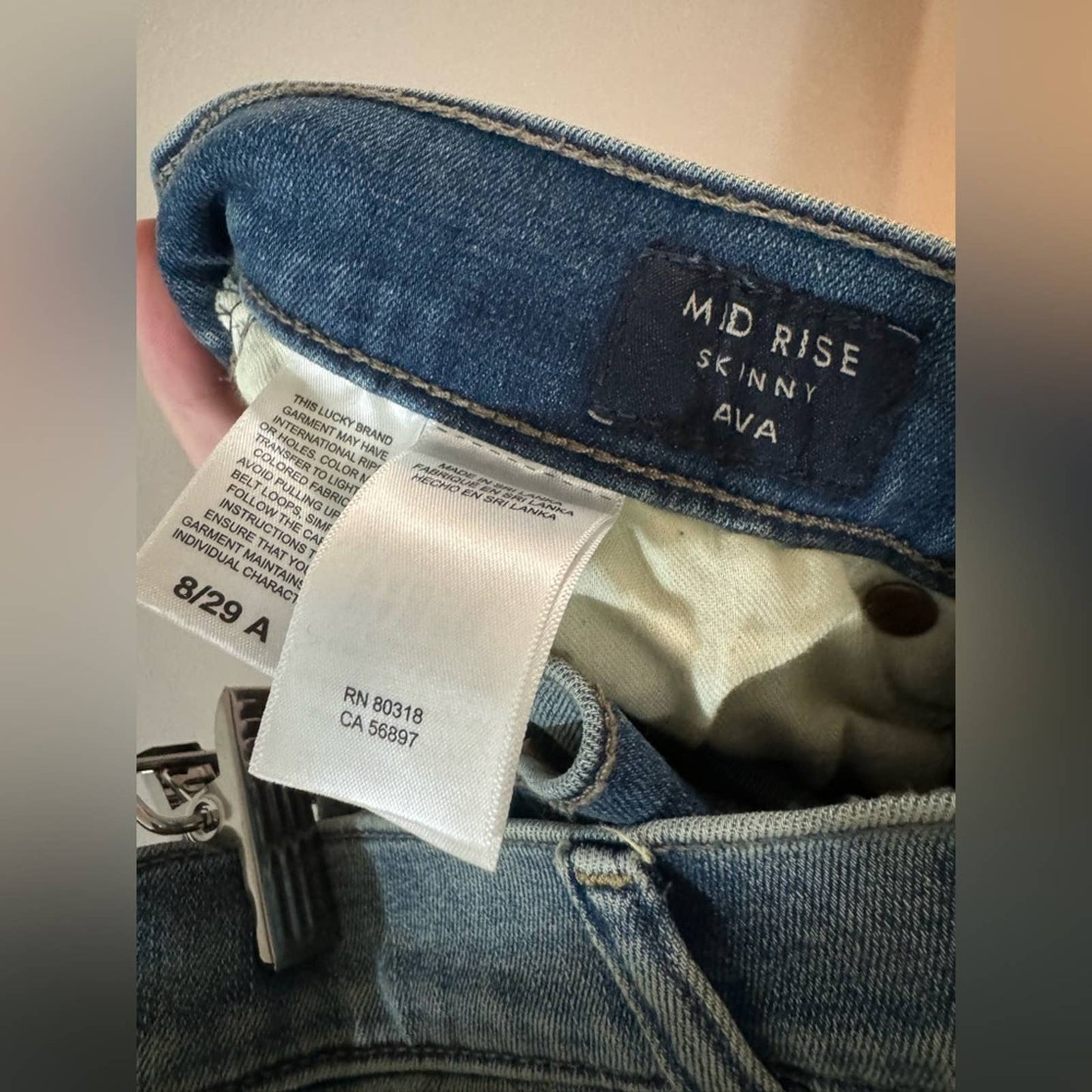 Size 8 Lucky Brand Light Wash Distressed Mid-Rise Skinny Jeans