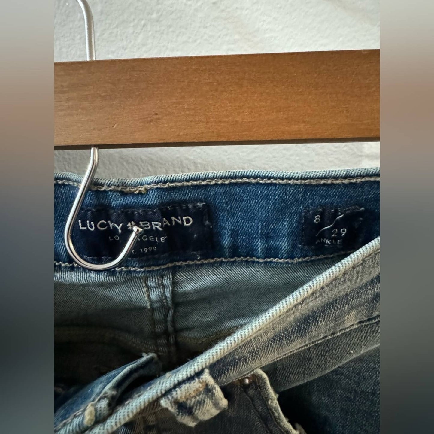 Size 8 Lucky Brand Light Wash Distressed Mid-Rise Skinny Jeans