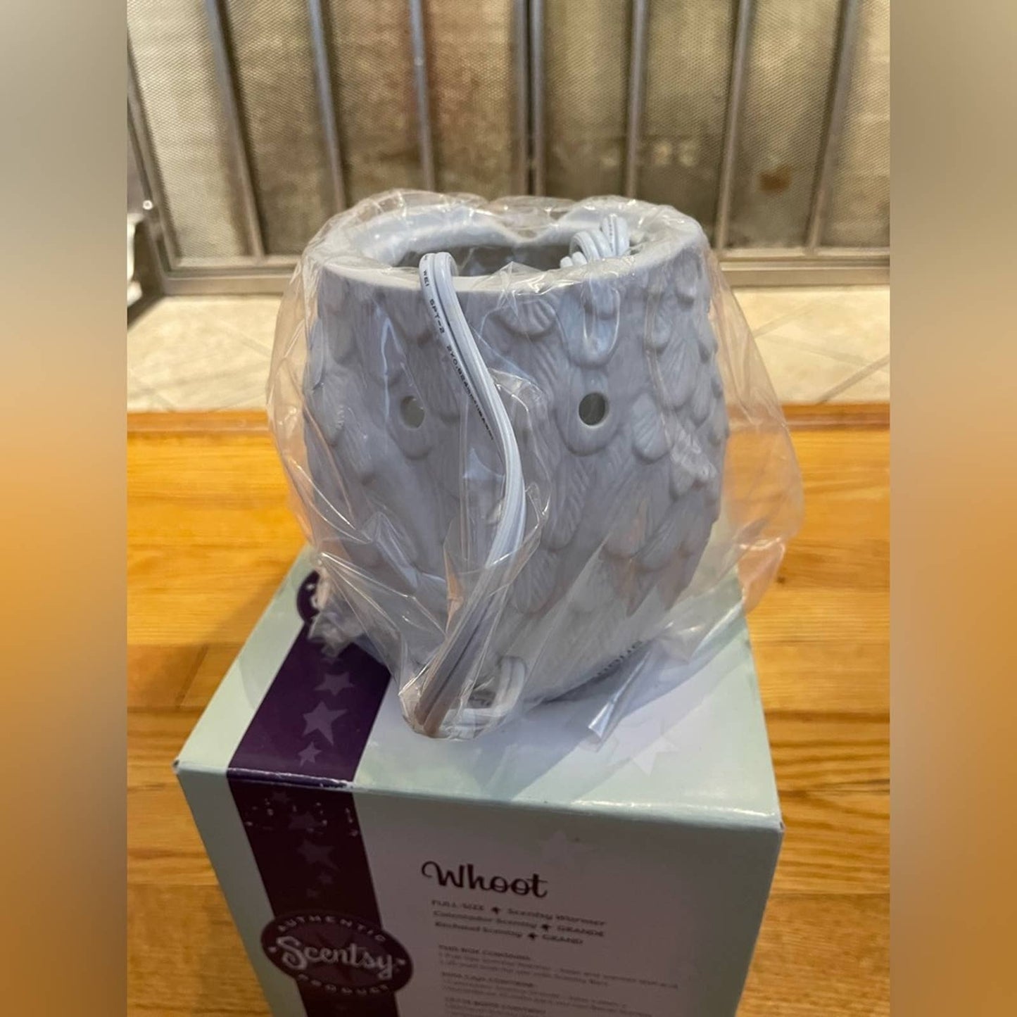 NEW IN BOX Scentsy Whoot Scent Warmer