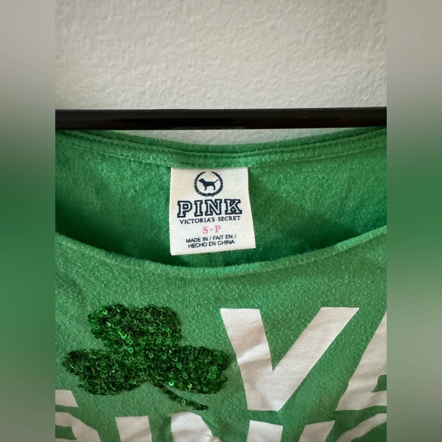 SM PINK Green Sequin Kiss Me Clover Crop Top