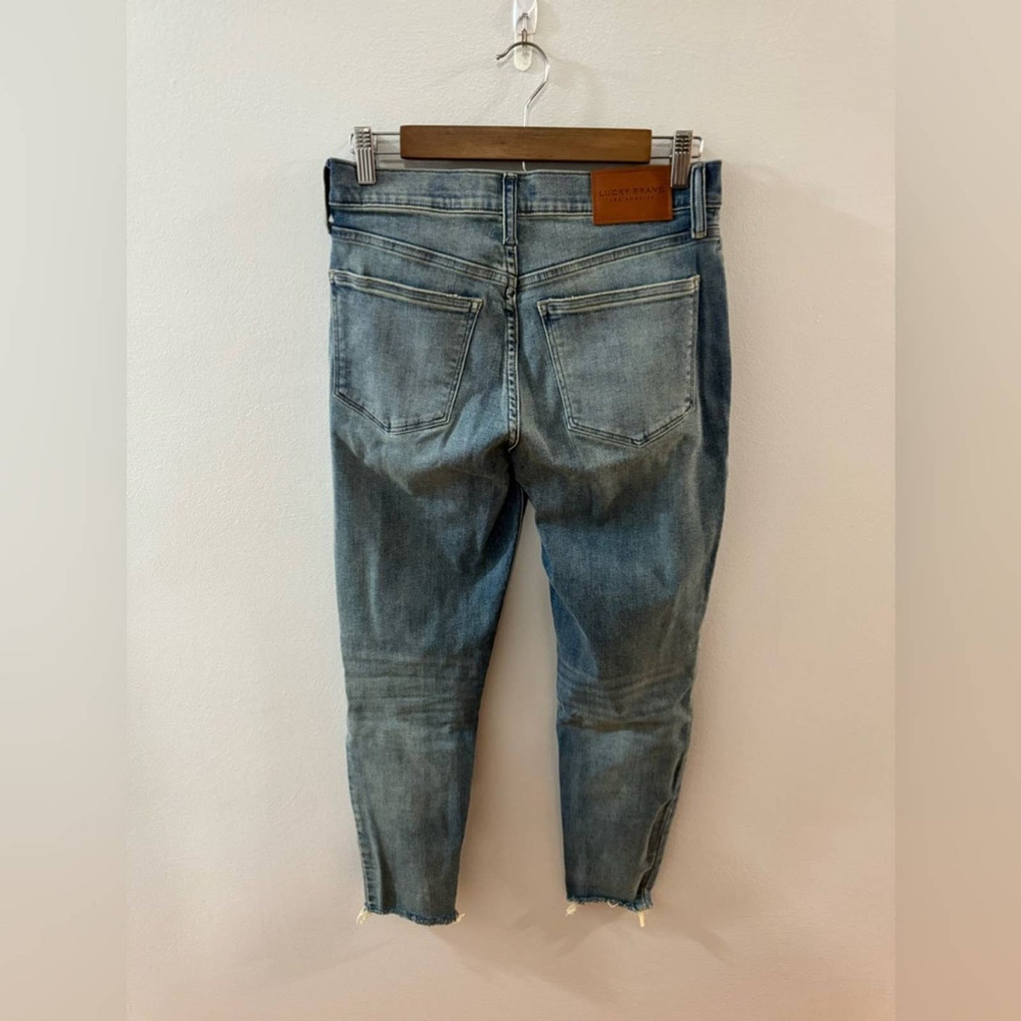 Size 8 Lucky Brand Light Wash Distressed Mid-Rise Skinny Jeans