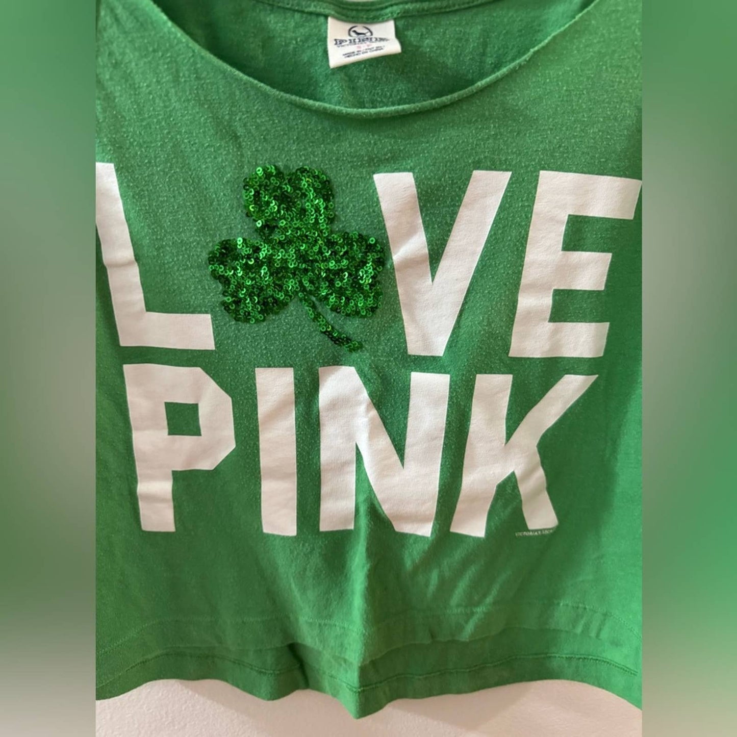 SM PINK Green Sequin Kiss Me Clover Crop Top