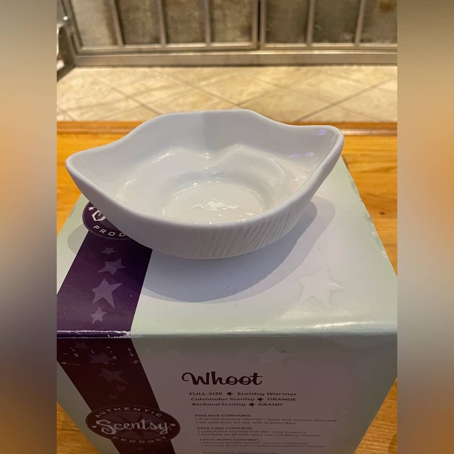 NEW IN BOX Scentsy Whoot Scent Warmer