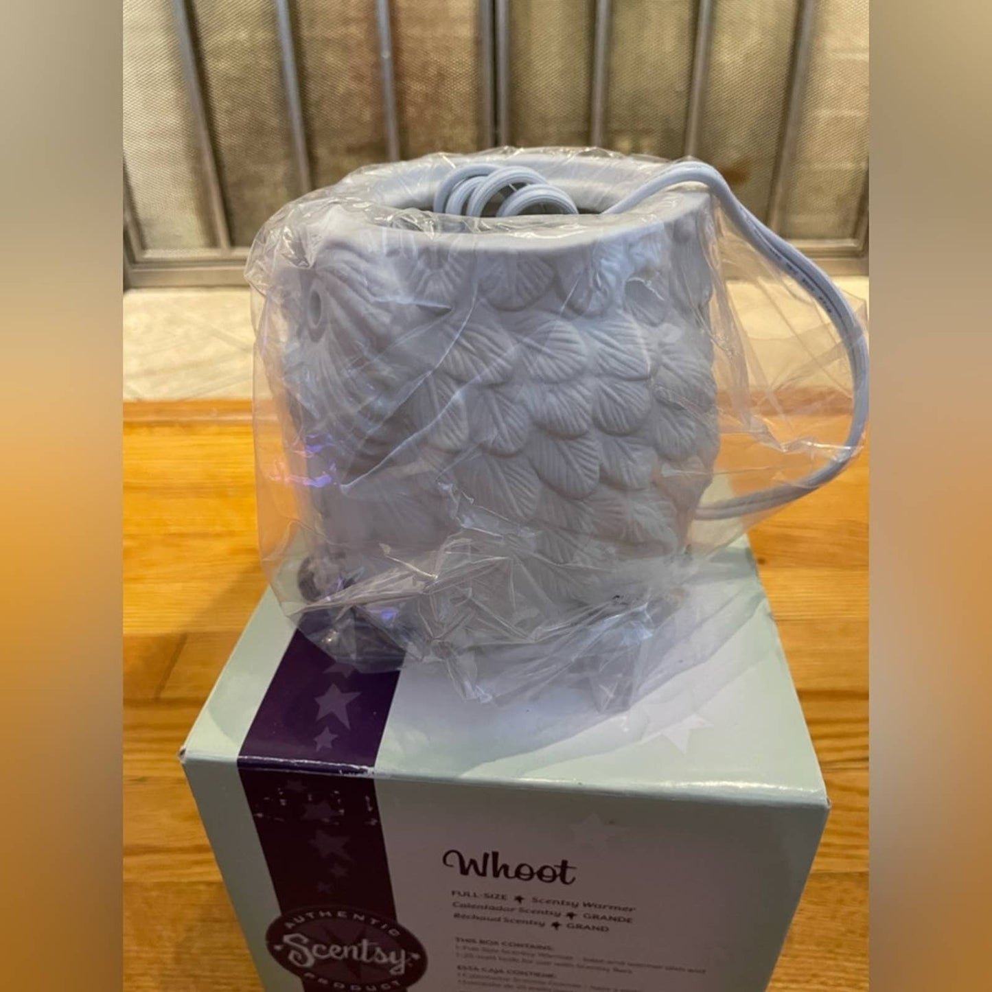 NEW IN BOX Scentsy Whoot Scent Warmer