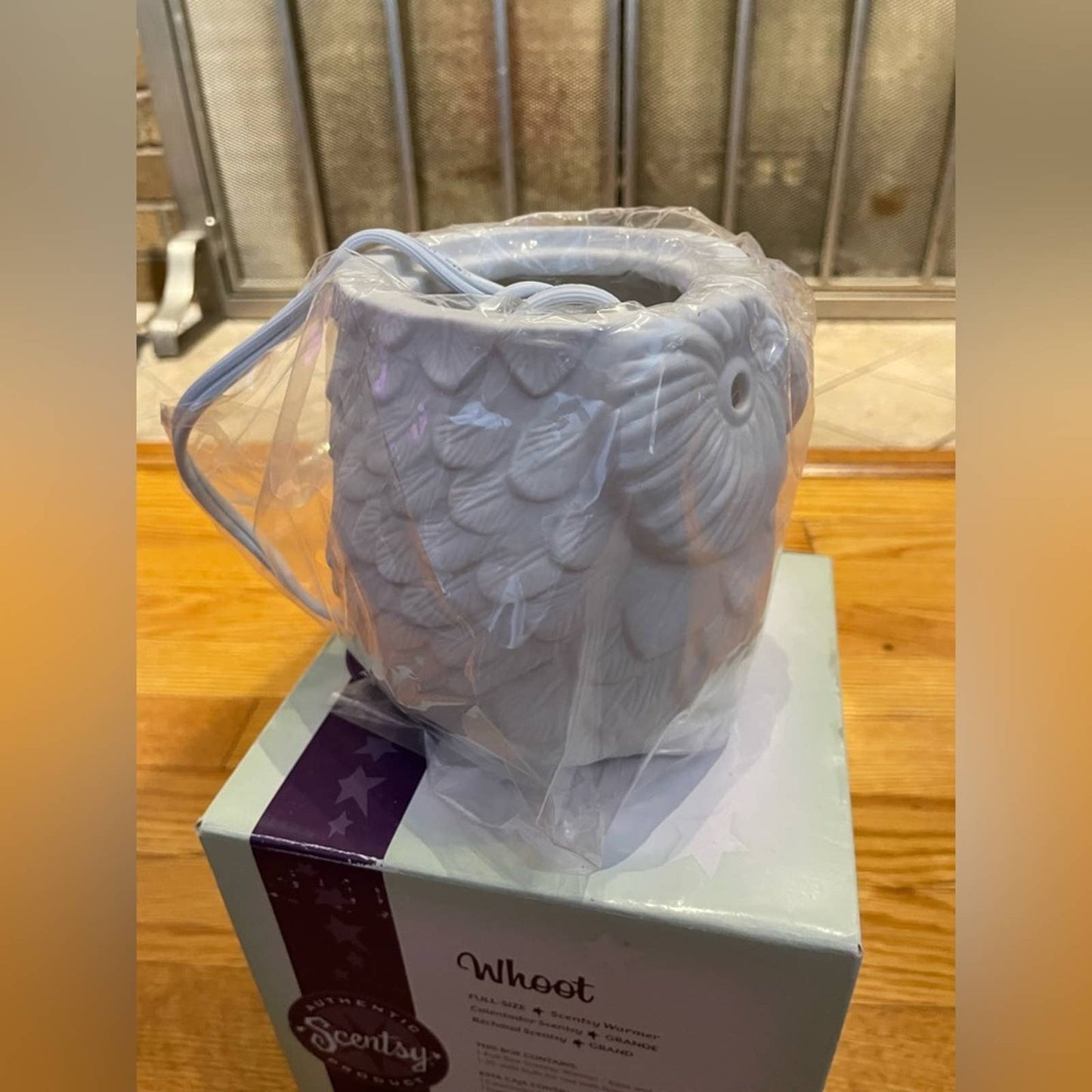 NEW IN BOX Scentsy Whoot Scent Warmer