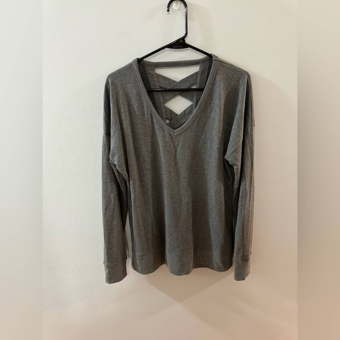 MD Balance Collection Gray Criss-Cross Open Back Long Sleeve Shirt