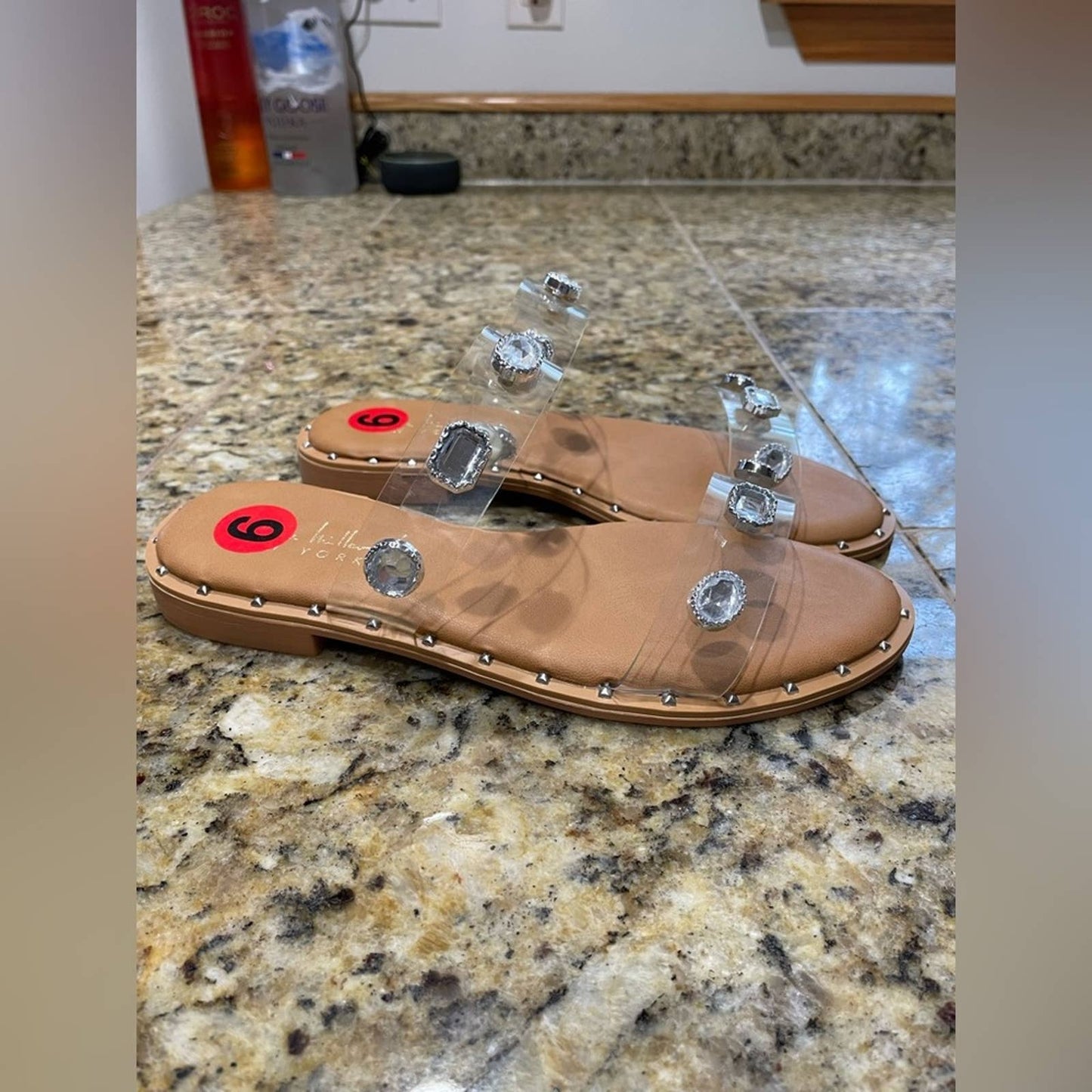 Size 6 Nicole Miller Sandal New without tag