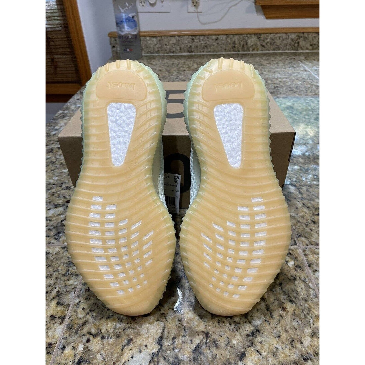 DS Adidas Yeezy 350 v2 Hyperspace Men’s Size 9 *SHIPS FAST*