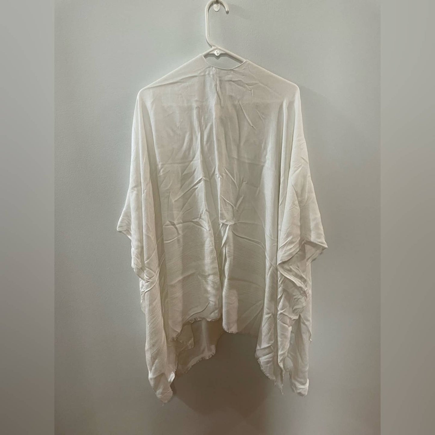 NWT Calvin Klein White/Gold Shawl
