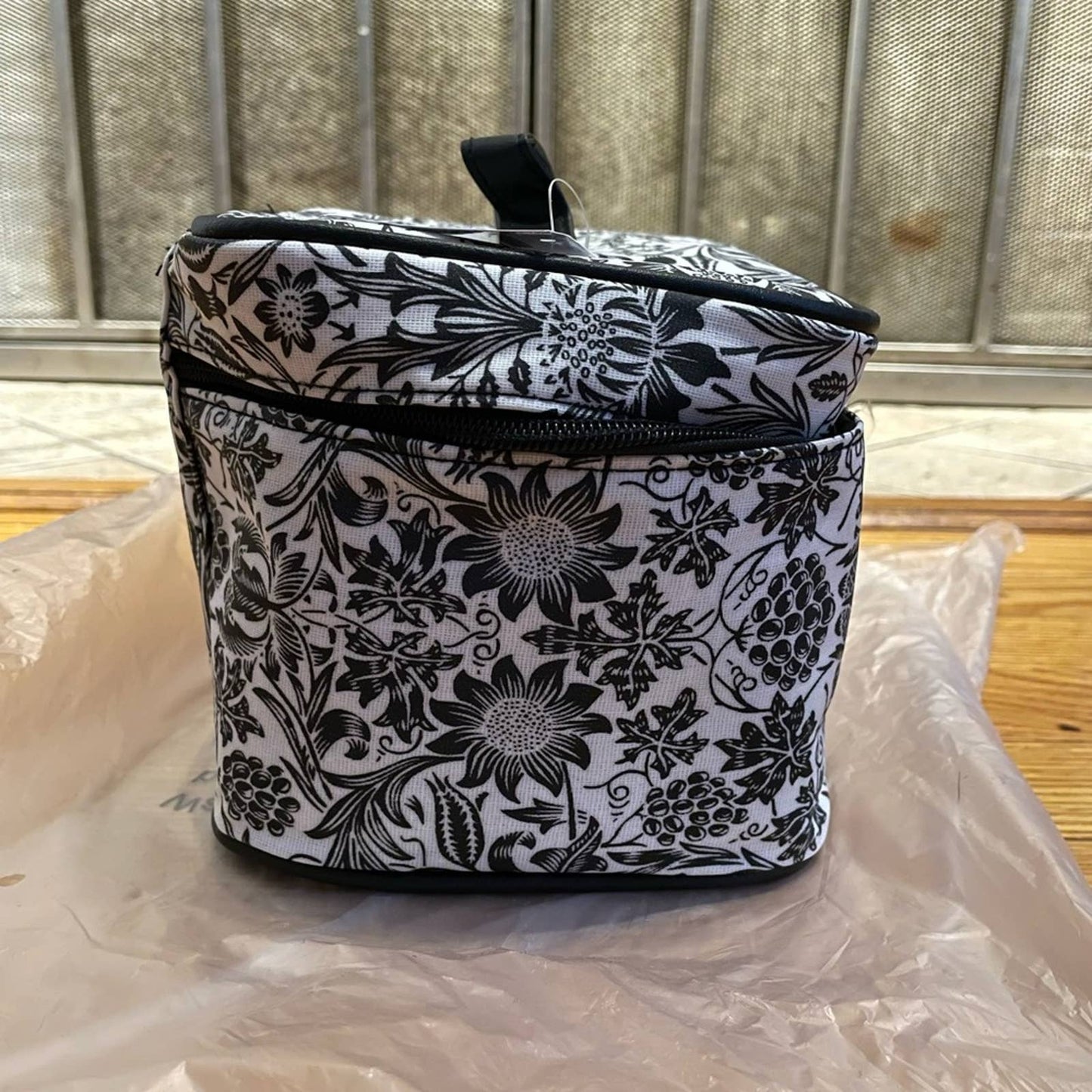 Bella Russo Black/White Cosmetic Bag
