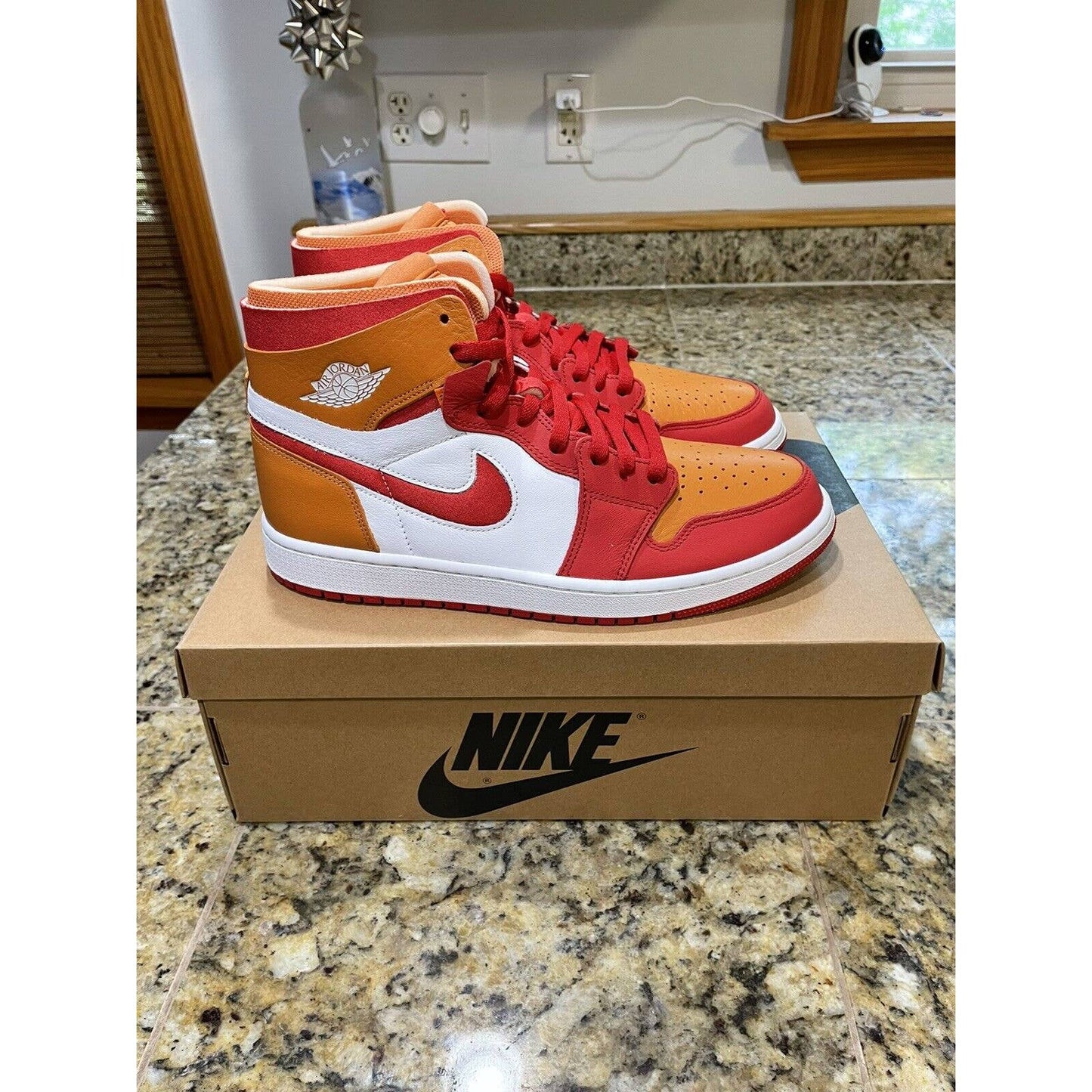 DS Air Jordan 1 High Zoom Air CMFT Fire Red Hot Curry Women’s Size 11.5 Men’s 10