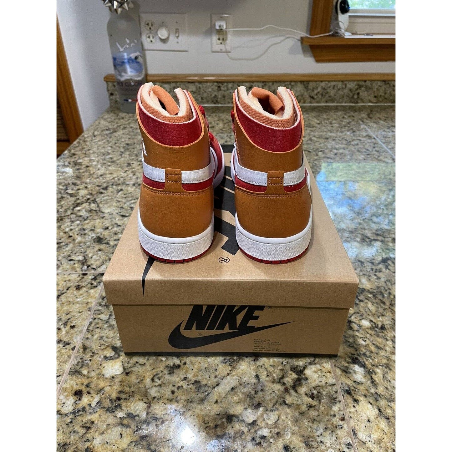 DS Air Jordan 1 High Zoom Air CMFT Fire Red Hot Curry Women’s Size 11.5 Men’s 10