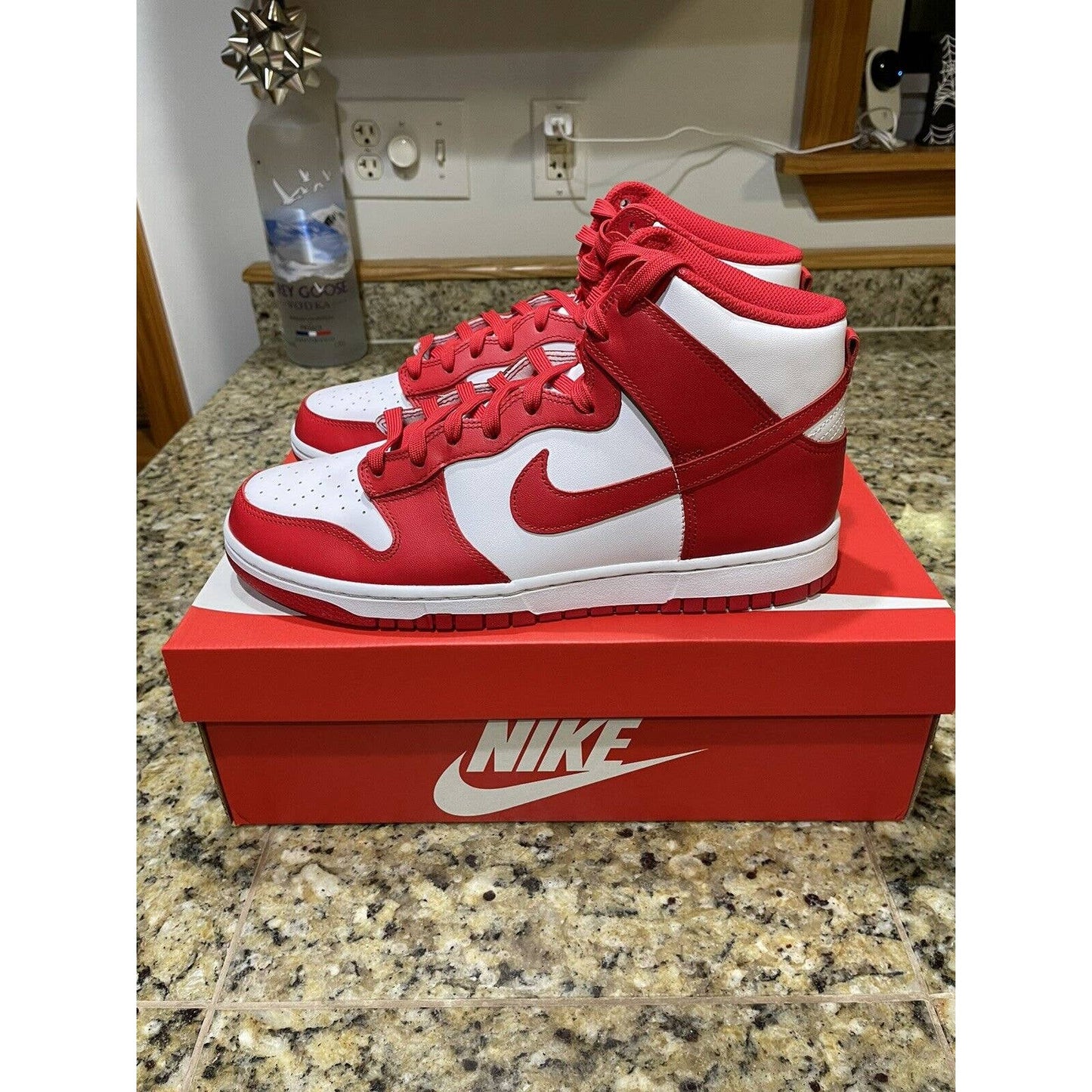 DS Nike Dunk High Retro Championship Red Men’s Size 10.5 *SHIPS FAST*
