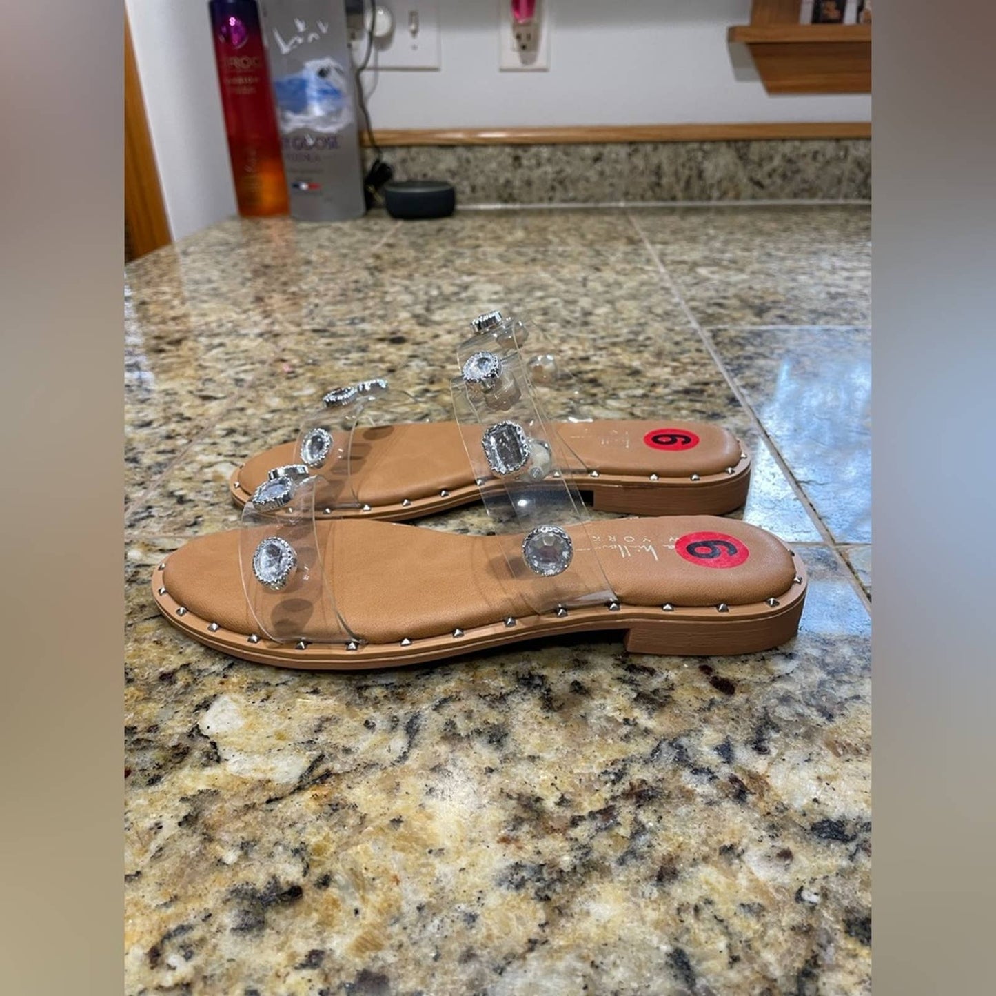 Size 6 Nicole Miller Sandal New without tag