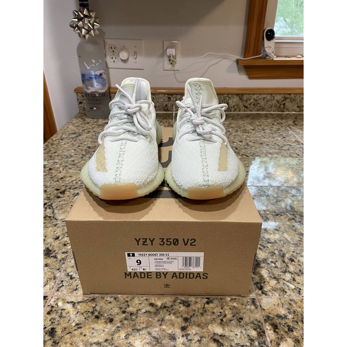 DS Adidas Yeezy 350 v2 Hyperspace Men’s Size 9 *SHIPS FAST*