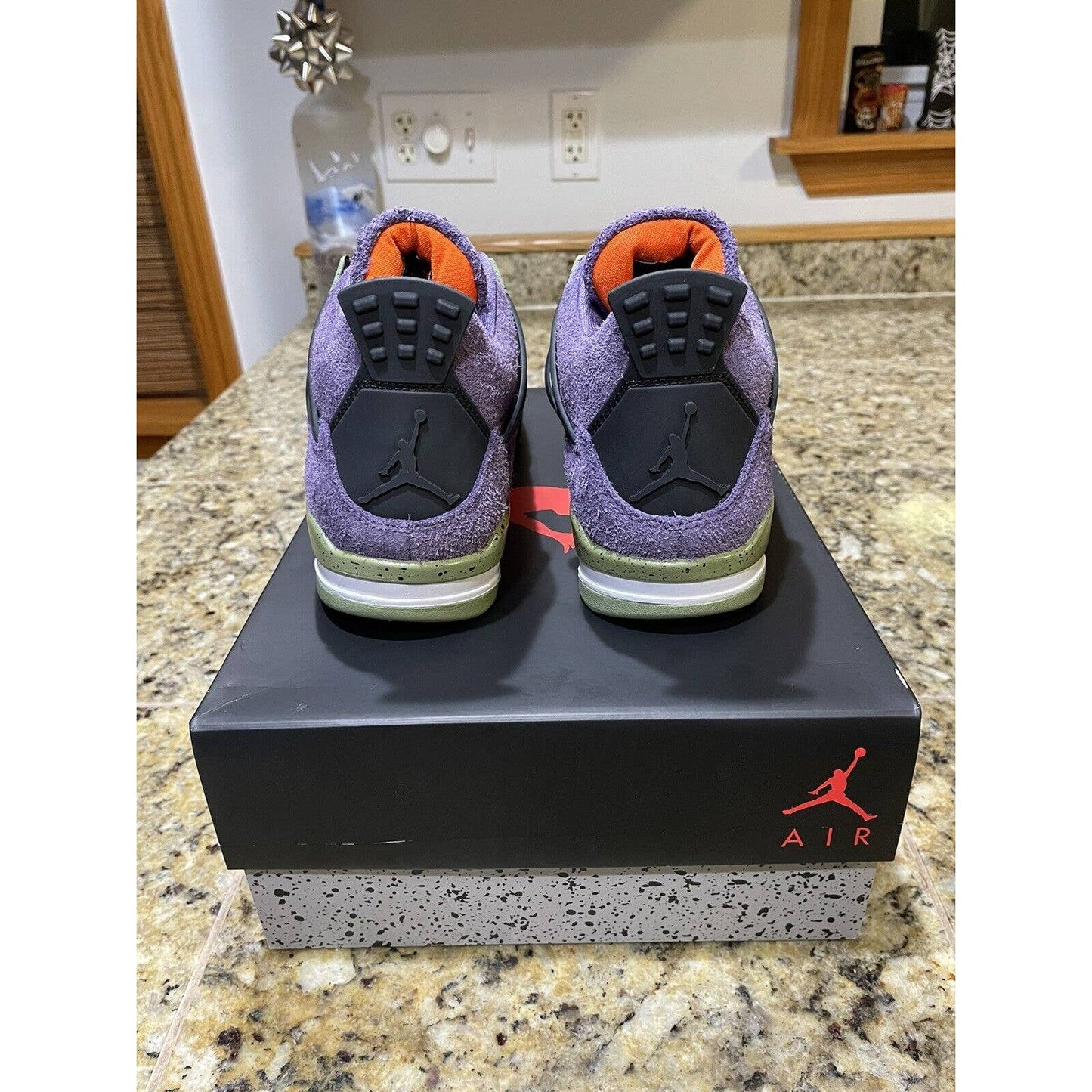 DS Air Jordan 4 Retro Canyon Purple Women’s Size 9 Men’s Size 7.5 *SHIPS FAST*