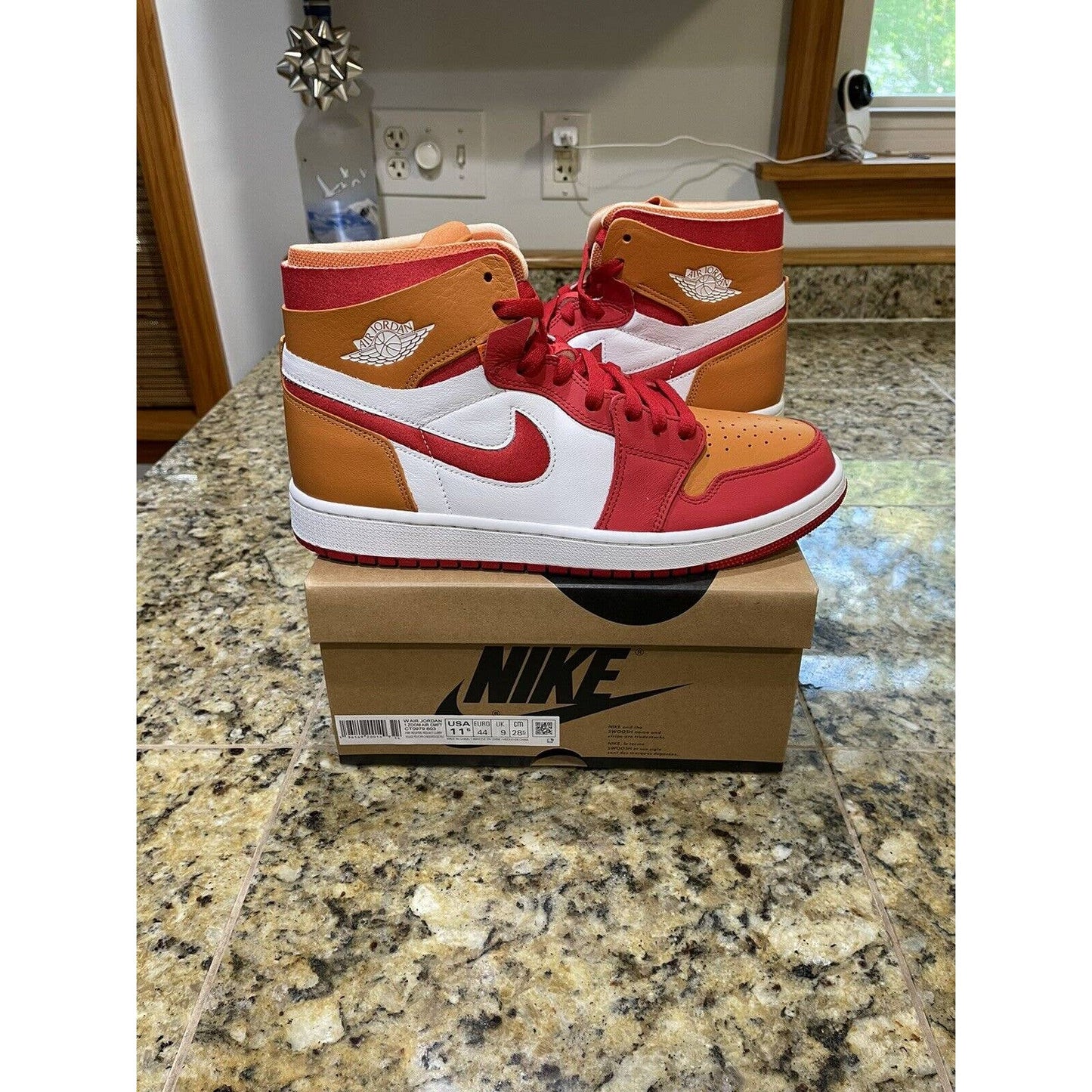 DS Air Jordan 1 High Zoom Air CMFT Fire Red Hot Curry Women’s Size 11.5 Men’s 10