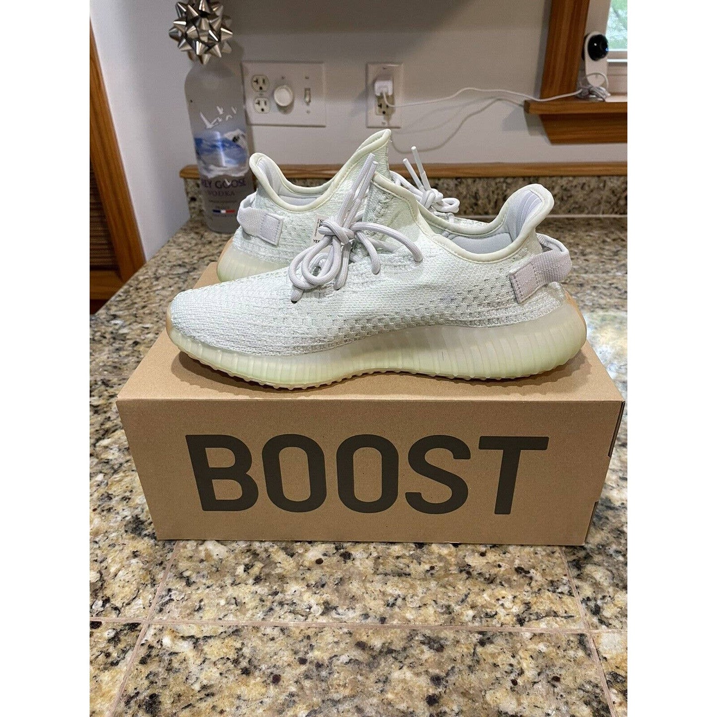 DS Adidas Yeezy 350 v2 Hyperspace Men’s Size 9 *SHIPS FAST*