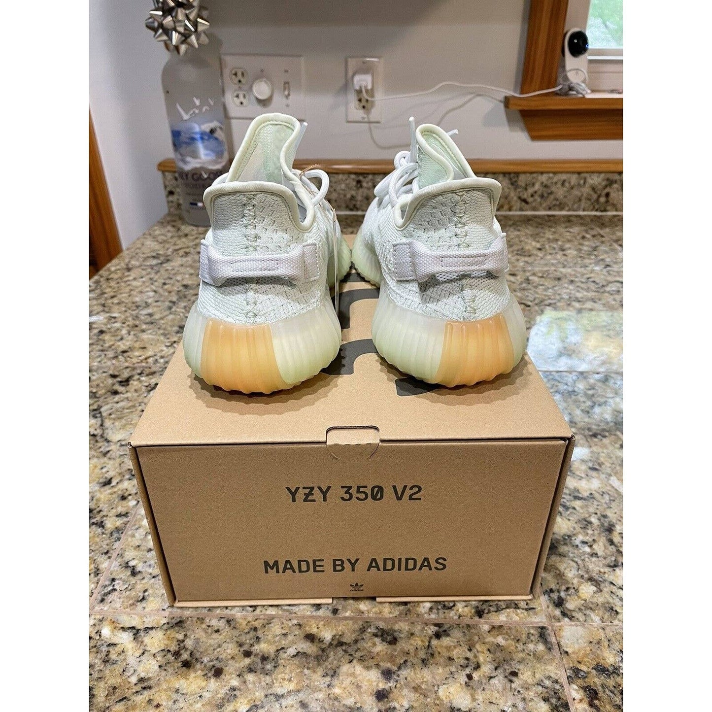 DS Adidas Yeezy 350 v2 Hyperspace Men’s Size 9 *SHIPS FAST*