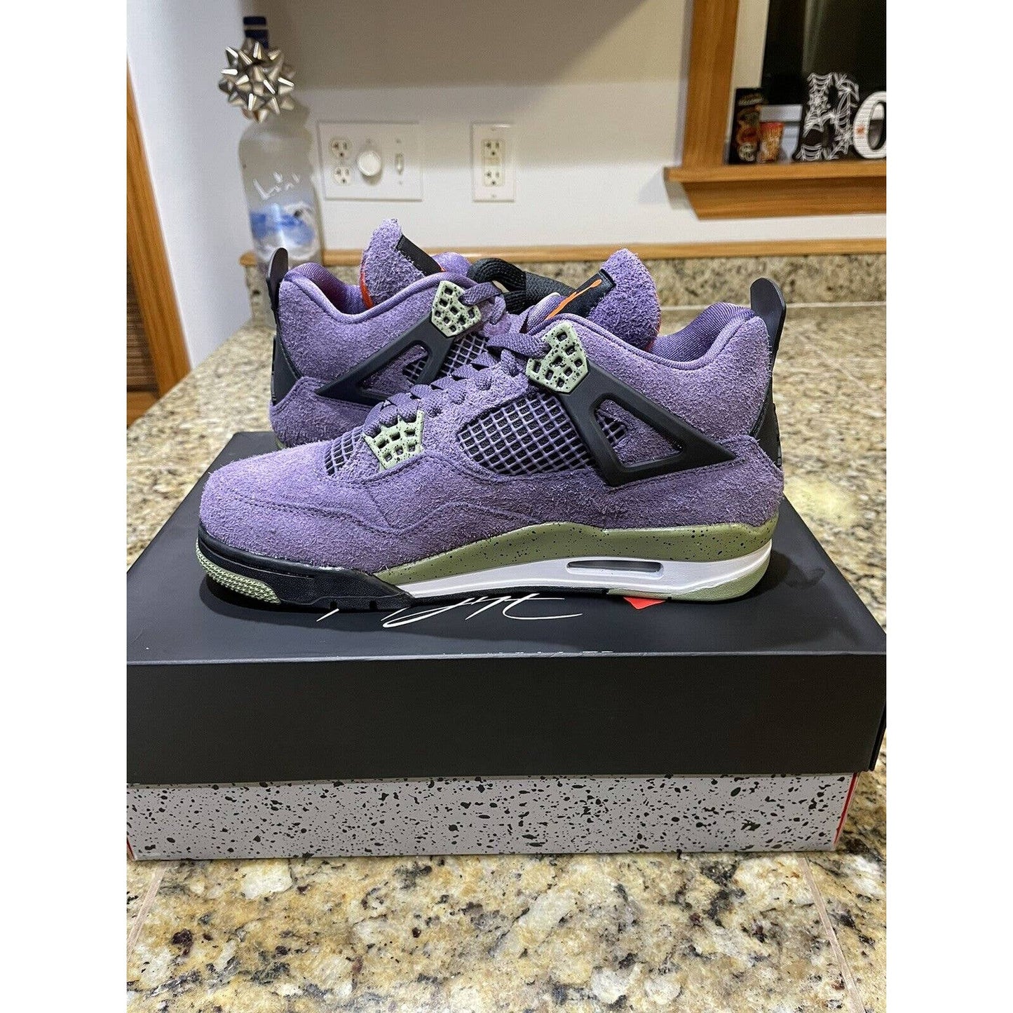 DS Air Jordan 4 Retro Canyon Purple Women’s Size 9 Men’s Size 7.5 *SHIPS FAST*