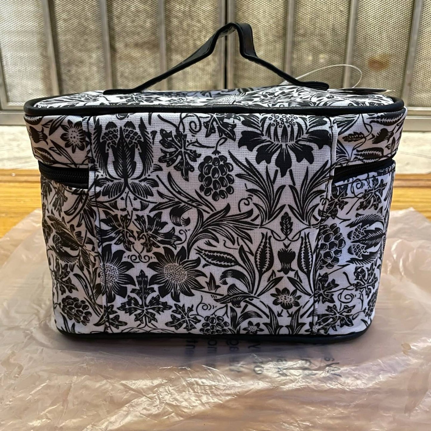 Bella Russo Black/White Cosmetic Bag