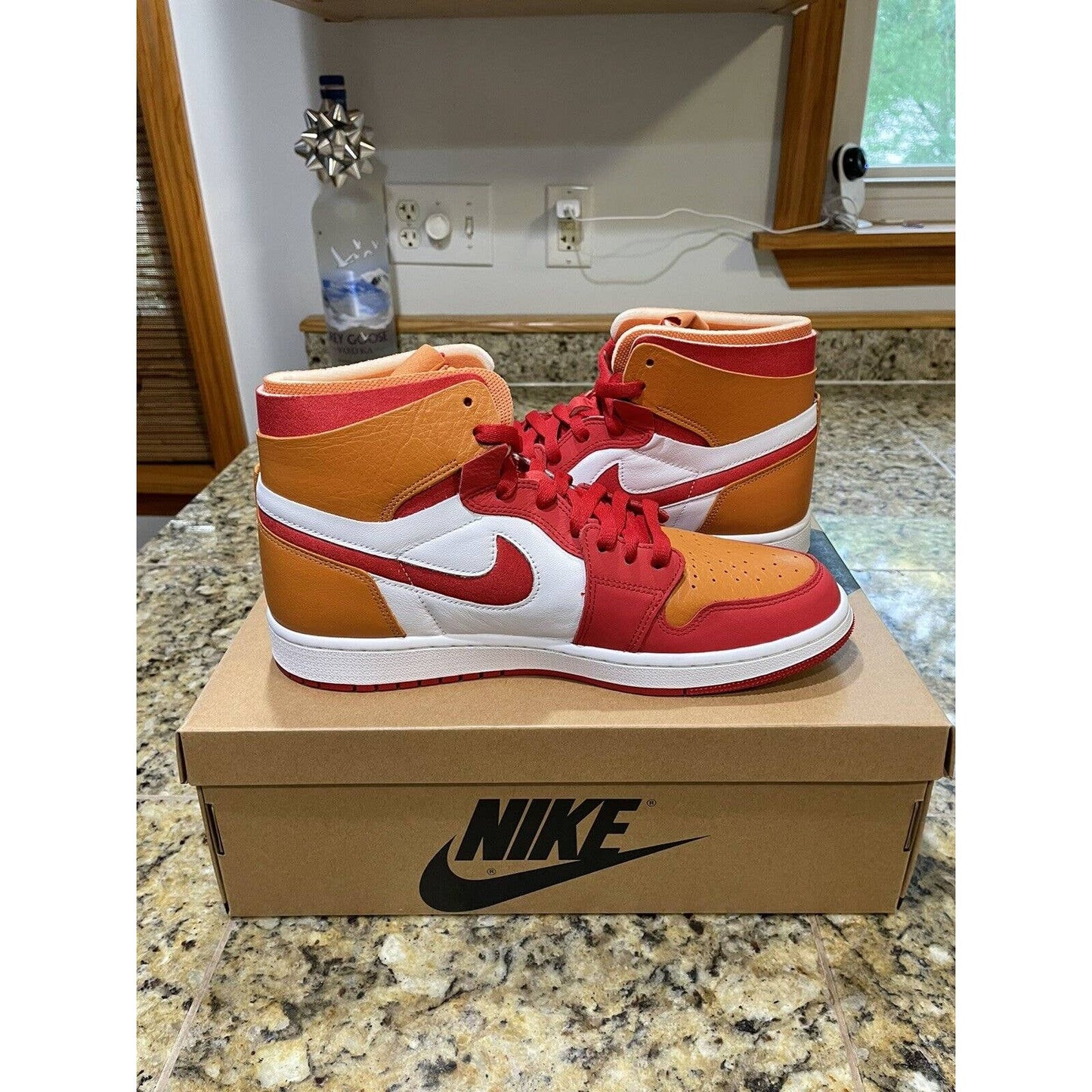 DS Air Jordan 1 High Zoom Air CMFT Fire Red Hot Curry Women’s Size 11.5 Men’s 10