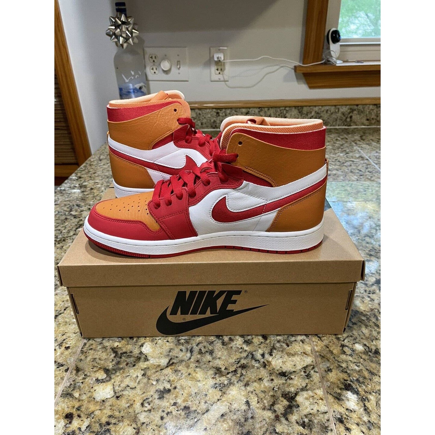 DS Air Jordan 1 High Zoom Air CMFT Fire Red Hot Curry Women’s Size 11.5 Men’s 10