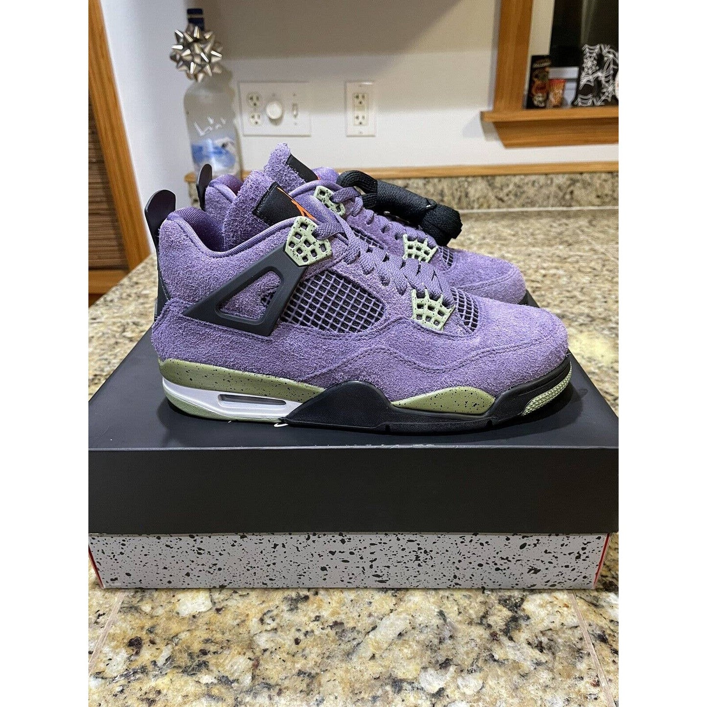 DS Air Jordan 4 Retro Canyon Purple Women’s Size 9 Men’s Size 7.5 *SHIPS FAST*