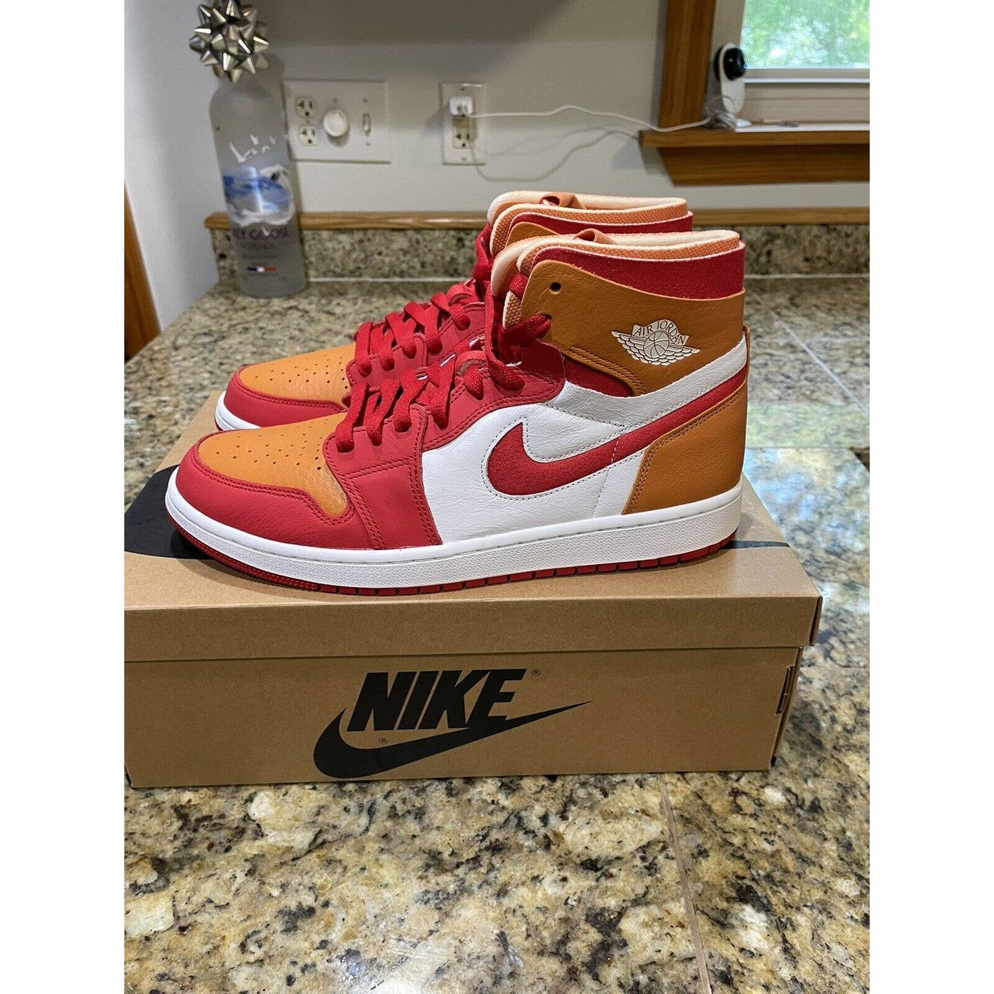 DS Air Jordan 1 High Zoom Air CMFT Fire Red Hot Curry Women’s Size 11.5 Men’s 10