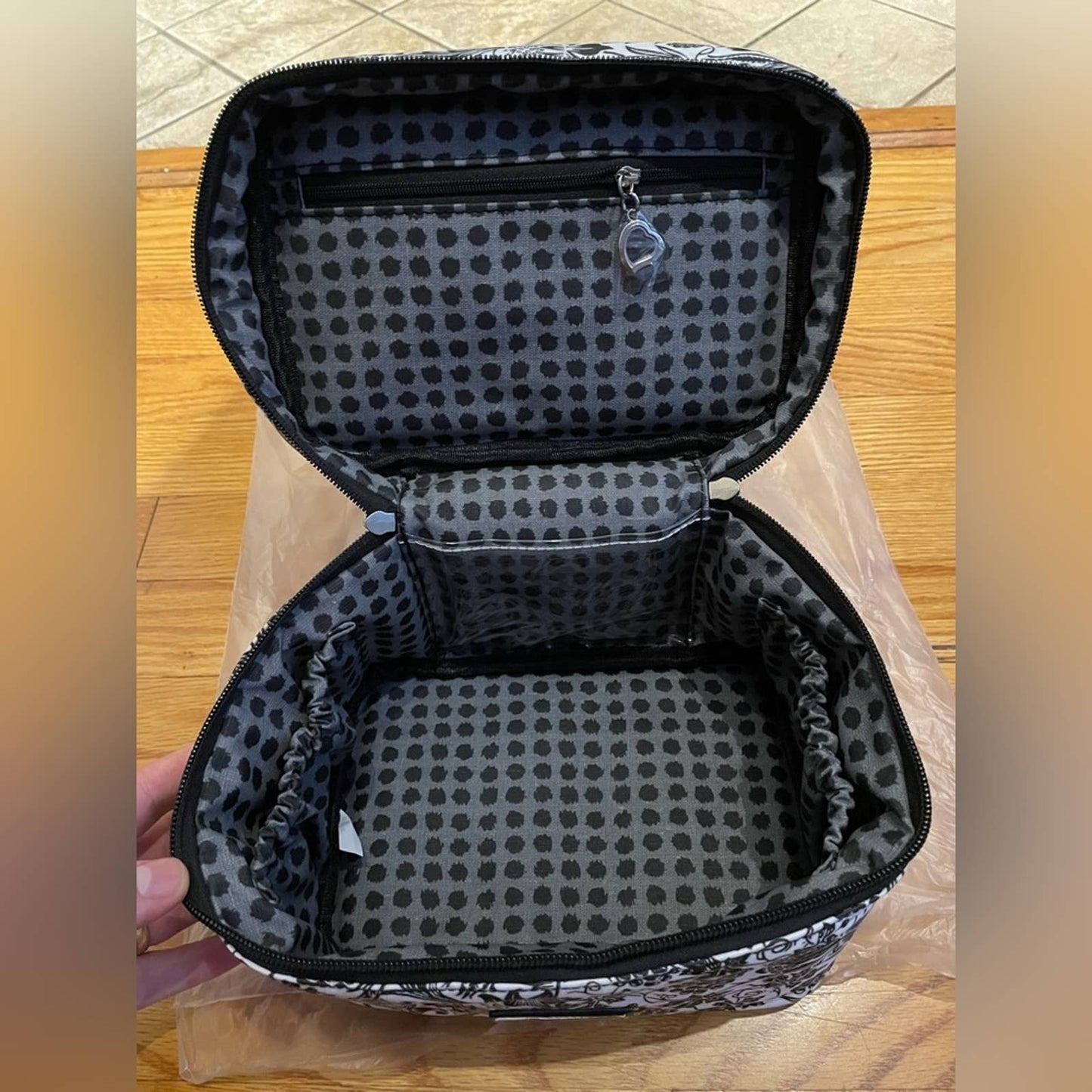 Bella Russo Black/White Cosmetic Bag