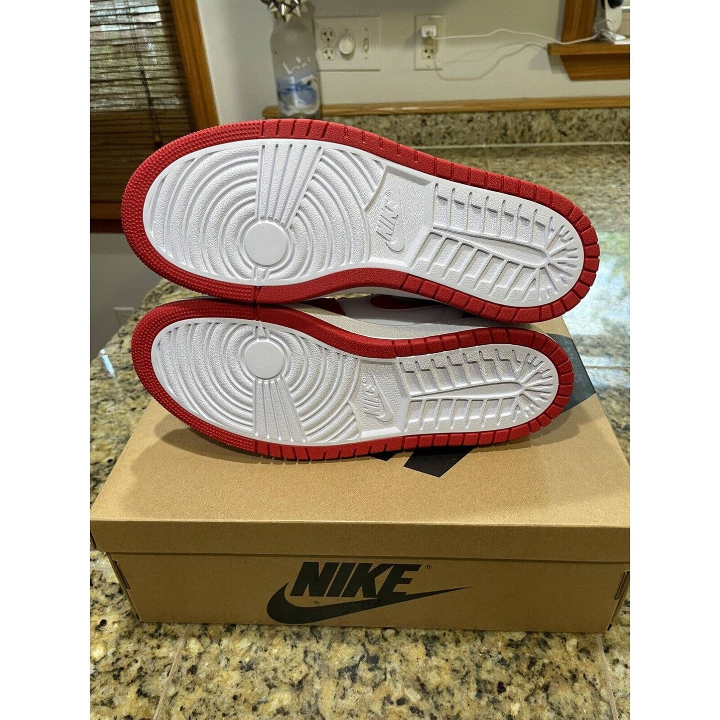 DS Air Jordan 1 High Zoom Air CMFT Fire Red Hot Curry Women’s Size 11.5 Men’s 10