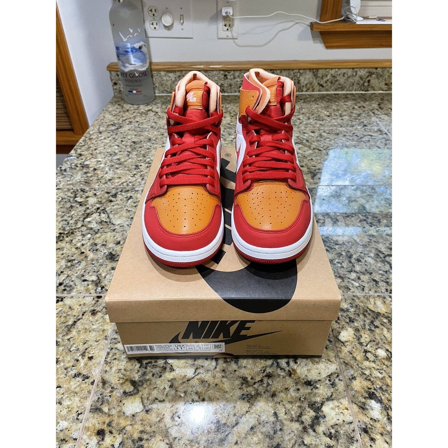 DS Air Jordan 1 High Zoom Air CMFT Fire Red Hot Curry Women’s Size 11.5 Men’s 10
